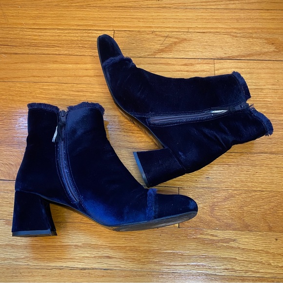 Stuart Weitzman Blue Velvet Ankle Boots 6 - Picture 5 of 14